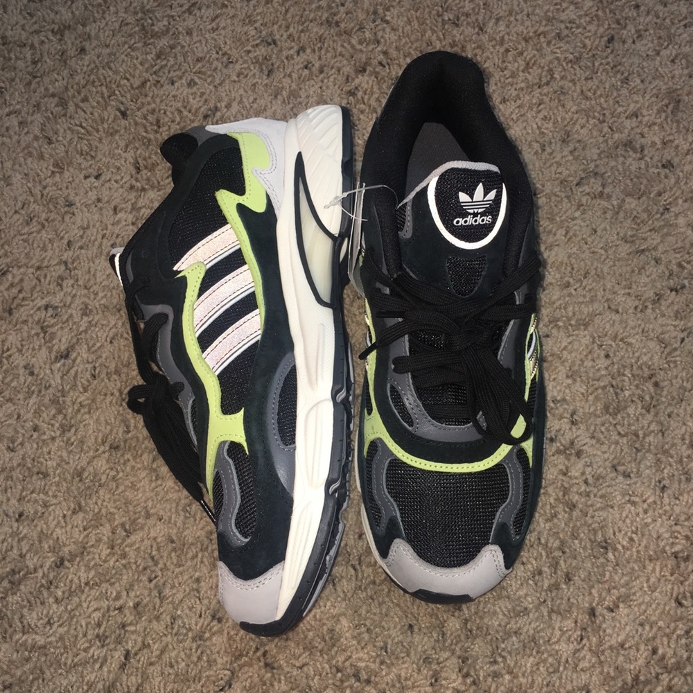 Adidas Temper Run Size 10. Black and Green. New